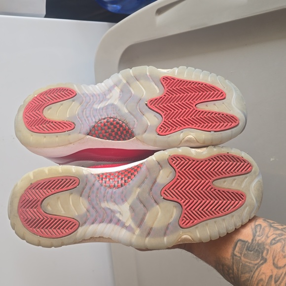 Jordan 11 Cherry Mid - Picture 3 of 5